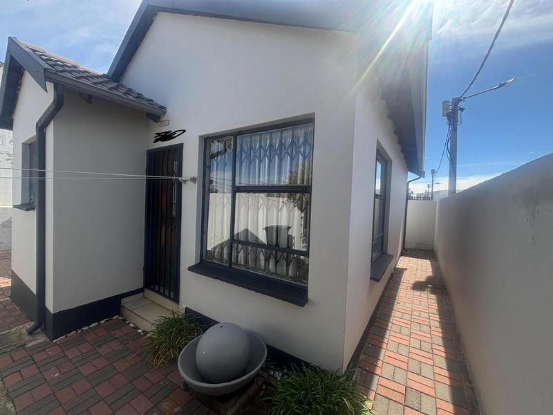 2 Bedroom Property for Sale in Fleurhof Gauteng