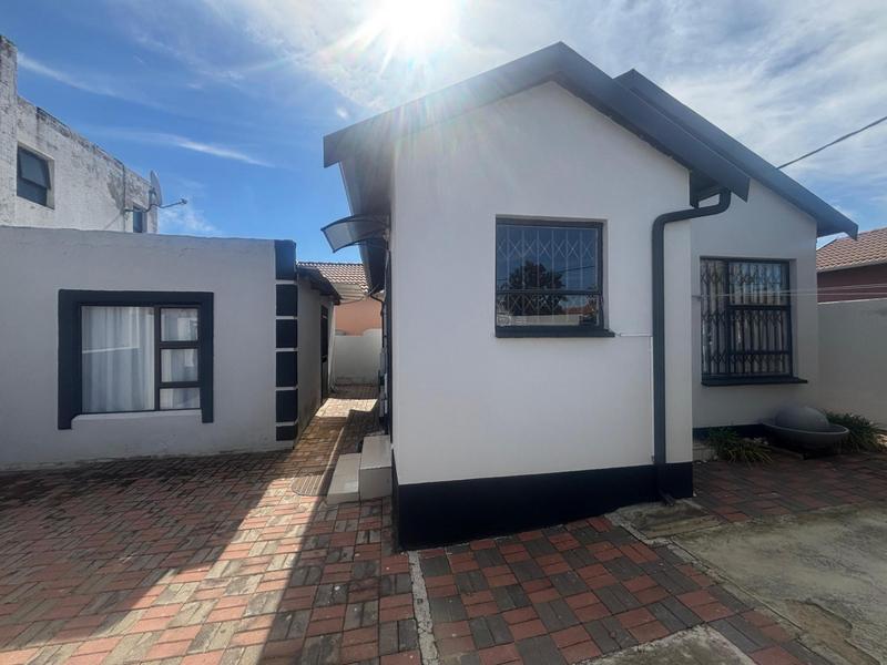 2 Bedroom Property for Sale in Fleurhof Gauteng