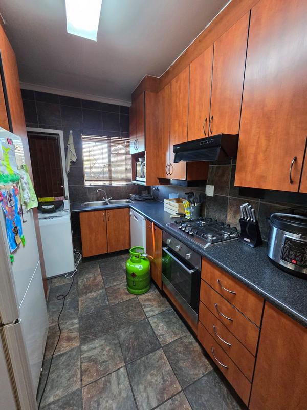 To Let 2 Bedroom Property for Rent in Dayanglen Gauteng