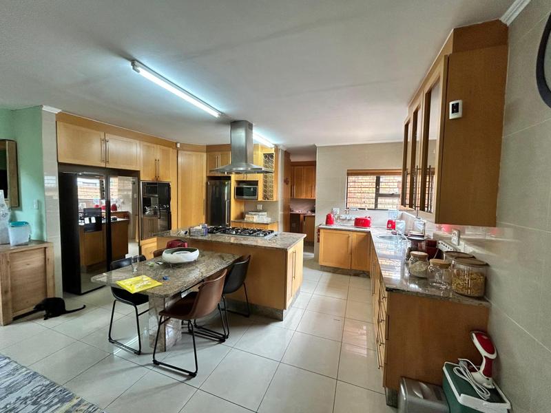 5 Bedroom Property for Sale in Helderwyk Gauteng