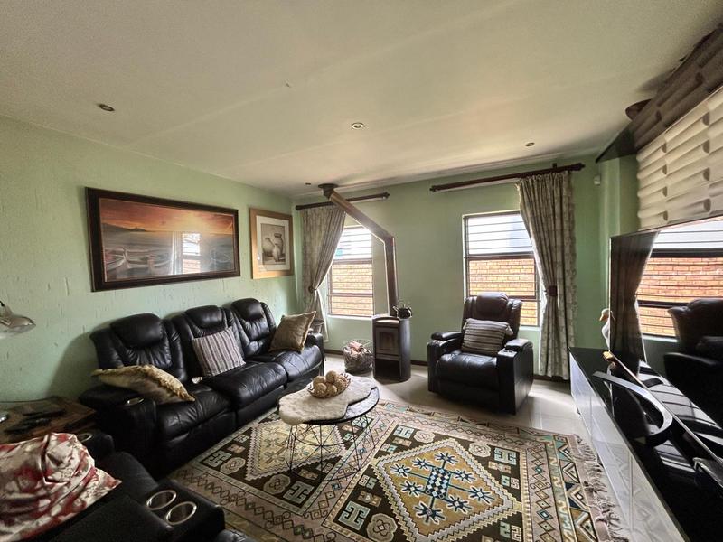5 Bedroom Property for Sale in Helderwyk Gauteng