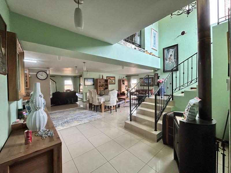 5 Bedroom Property for Sale in Helderwyk Gauteng