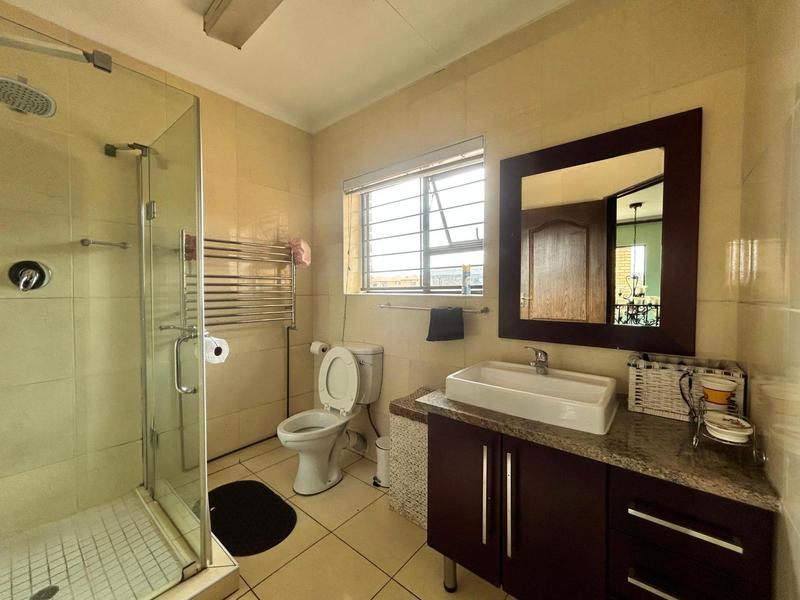 5 Bedroom Property for Sale in Helderwyk Gauteng