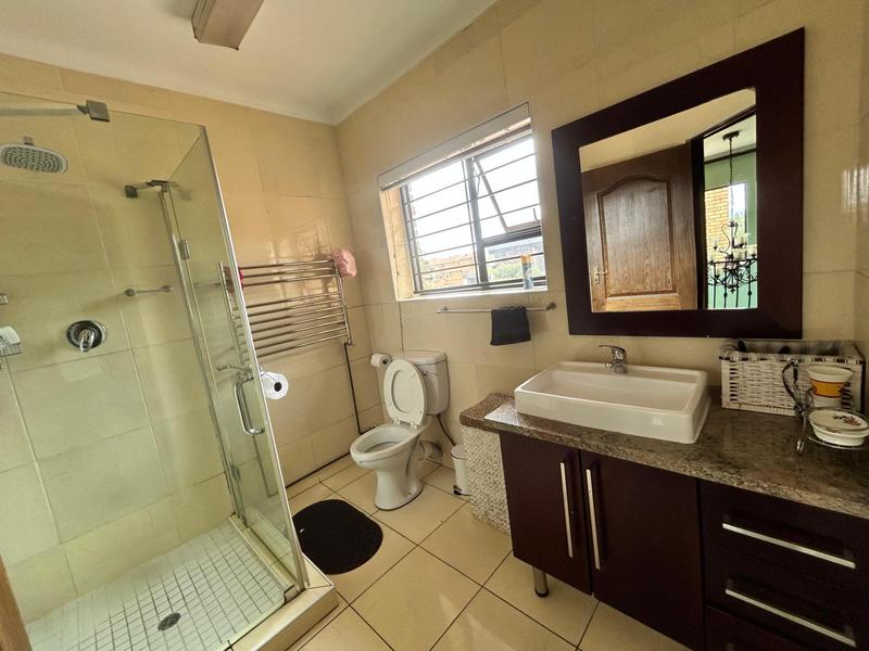 5 Bedroom Property for Sale in Helderwyk Gauteng