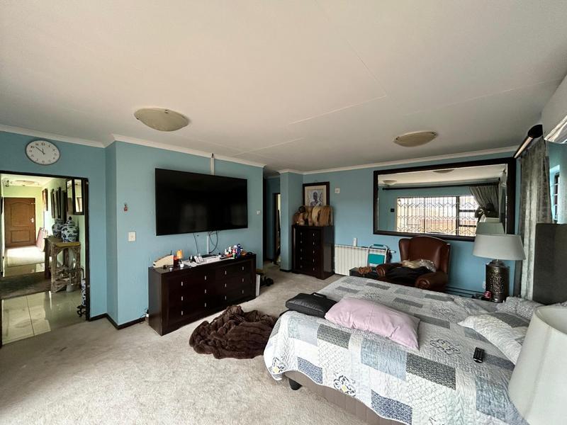 5 Bedroom Property for Sale in Helderwyk Gauteng