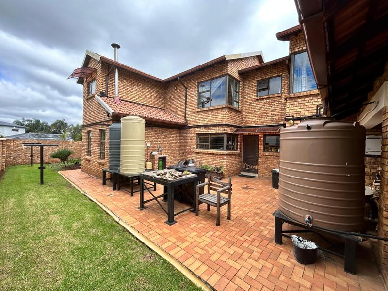 5 Bedroom Property for Sale in Helderwyk Gauteng