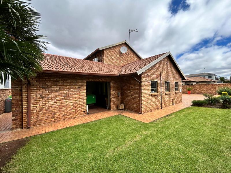 5 Bedroom Property for Sale in Helderwyk Gauteng