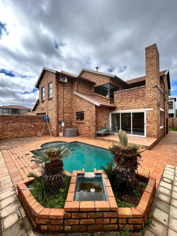 5 Bedroom Property for Sale in Helderwyk Gauteng