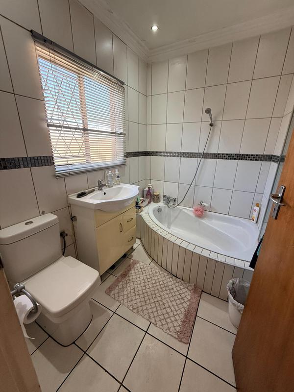 3 Bedroom Property for Sale in Glen Marais Gauteng
