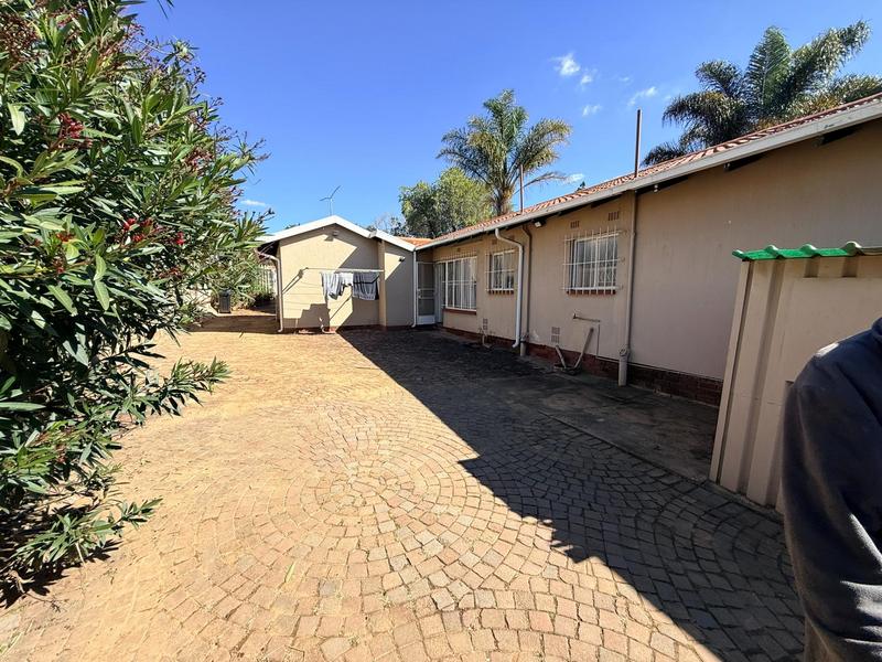 3 Bedroom Property for Sale in Glen Marais Gauteng