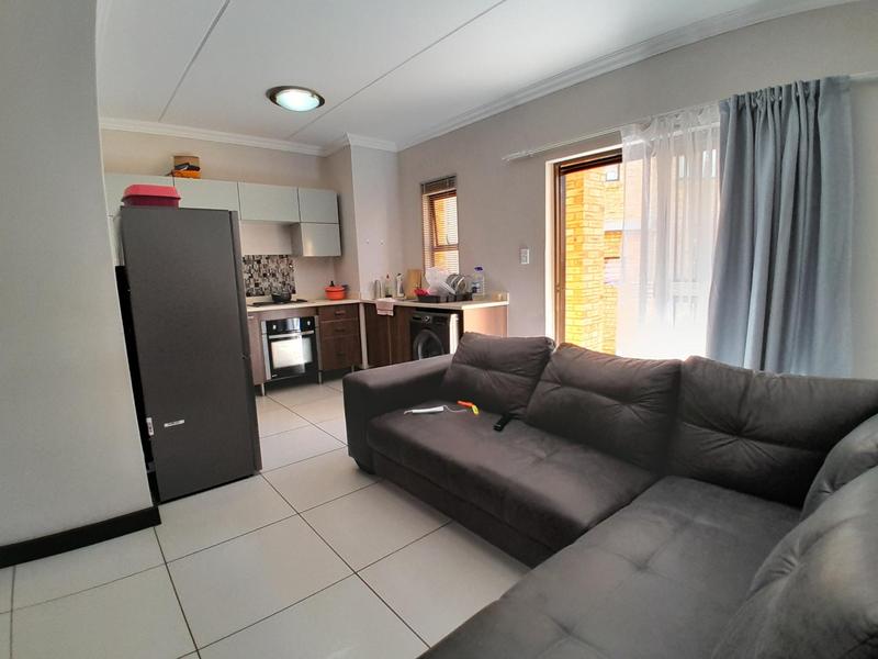 1 Bedroom Property for Sale in Rooihuiskraal North Gauteng