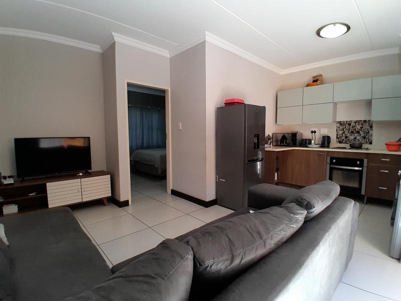 1 Bedroom Property for Sale in Rooihuiskraal North Gauteng