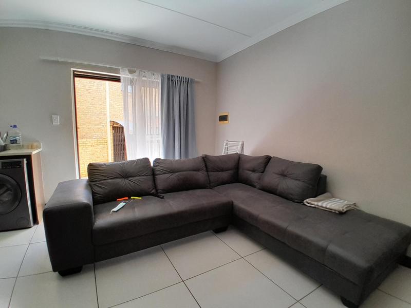 1 Bedroom Property for Sale in Rooihuiskraal North Gauteng