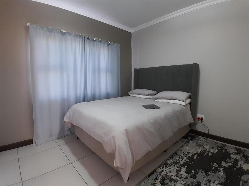 1 Bedroom Property for Sale in Rooihuiskraal North Gauteng