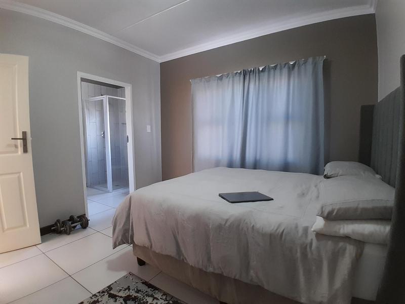 1 Bedroom Property for Sale in Rooihuiskraal North Gauteng
