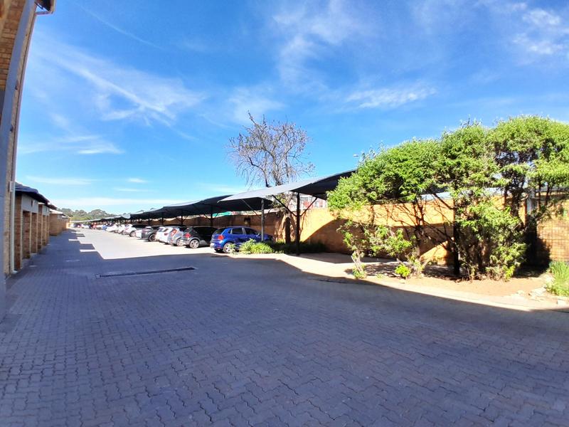 1 Bedroom Property for Sale in Rooihuiskraal North Gauteng