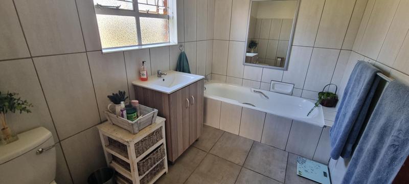 4 Bedroom Property for Sale in Doringkloof Gauteng
