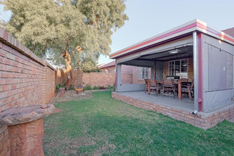 2 Bedroom Property for Sale in Wierdaglen Estate Gauteng