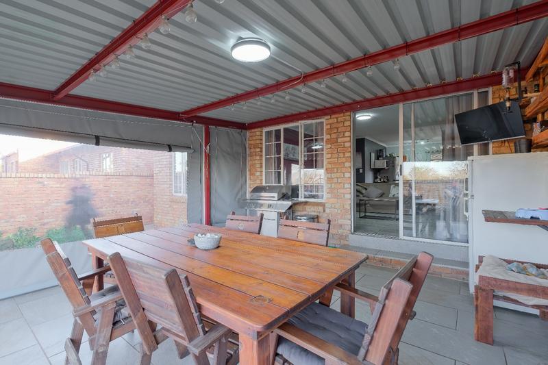 2 Bedroom Property for Sale in Wierdaglen Estate Gauteng