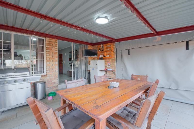 2 Bedroom Property for Sale in Wierdaglen Estate Gauteng