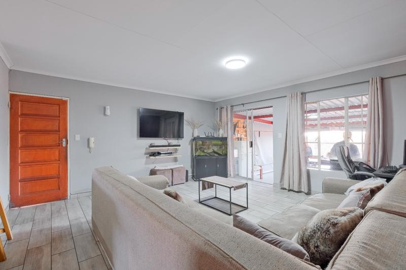 2 Bedroom Property for Sale in Wierdaglen Estate Gauteng