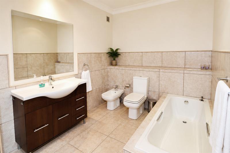 To Let 2 Bedroom Property for Rent in Bedfordview Gauteng