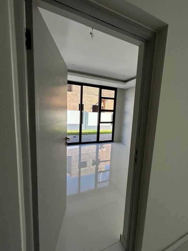 6 Bedroom Property for Sale in Six Fountains Estate Gauteng