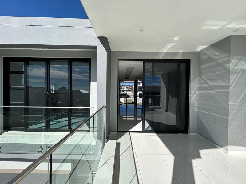 6 Bedroom Property for Sale in Six Fountains Estate Gauteng