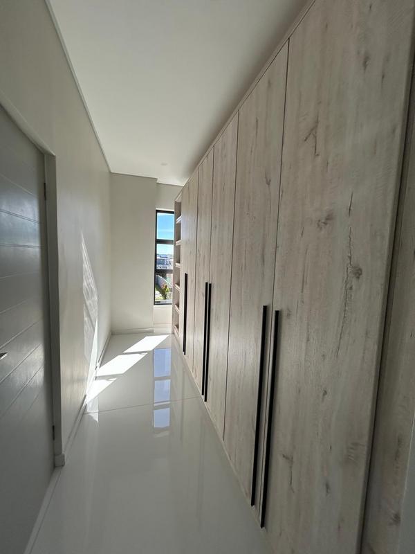 6 Bedroom Property for Sale in Six Fountains Estate Gauteng