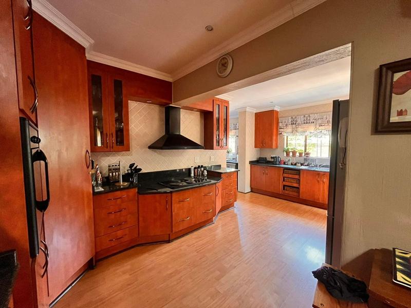 4 Bedroom Property for Sale in Eldoraigne Gauteng