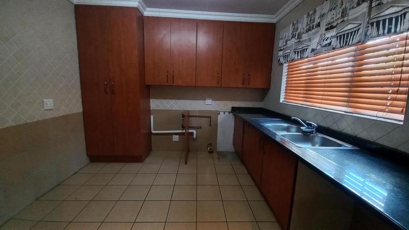 4 Bedroom Property for Sale in Eldoraigne Gauteng