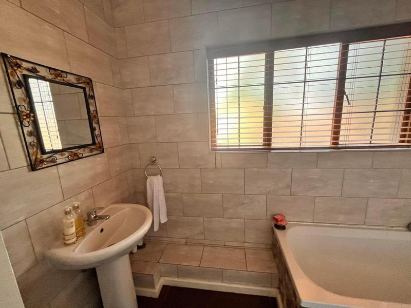 4 Bedroom Property for Sale in Eldoraigne Gauteng