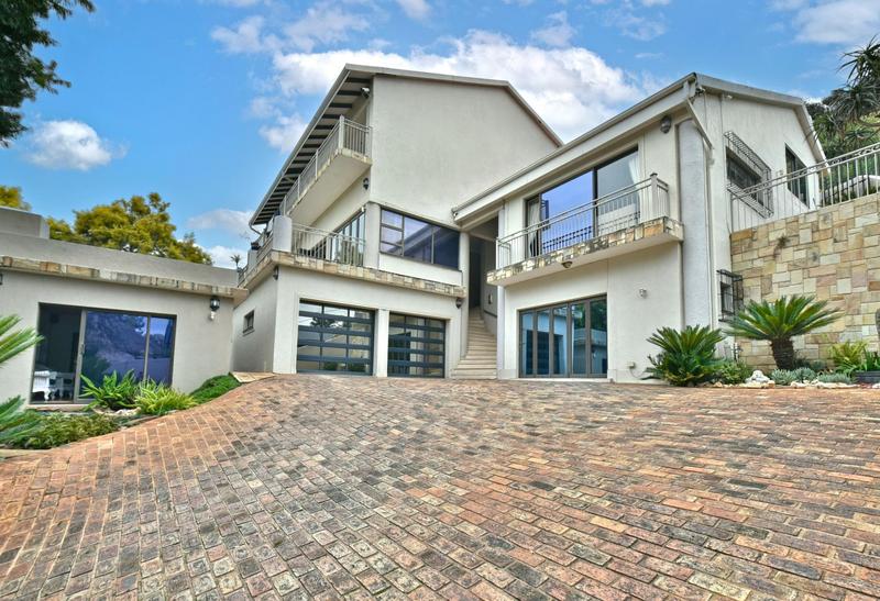 4 Bedroom Property for Sale in Constantia Kloof Gauteng