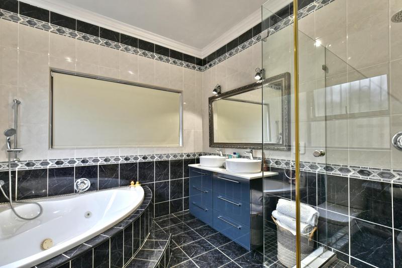 4 Bedroom Property for Sale in Constantia Kloof Gauteng