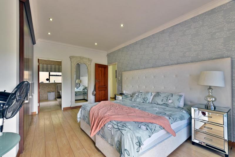 4 Bedroom Property for Sale in Constantia Kloof Gauteng