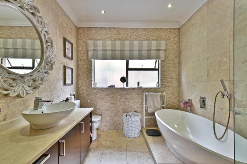 4 Bedroom Property for Sale in Constantia Kloof Gauteng