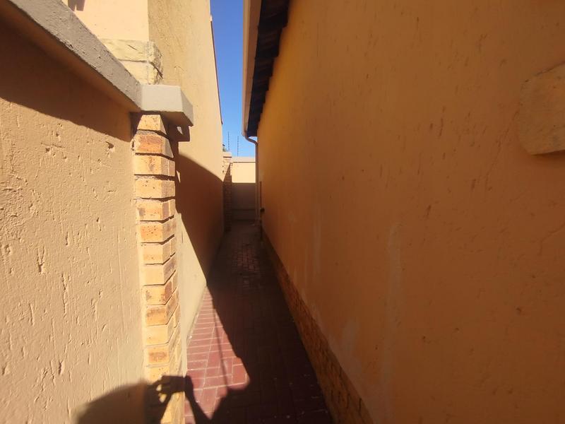 3 Bedroom Property for Sale in Dayanglen Gauteng
