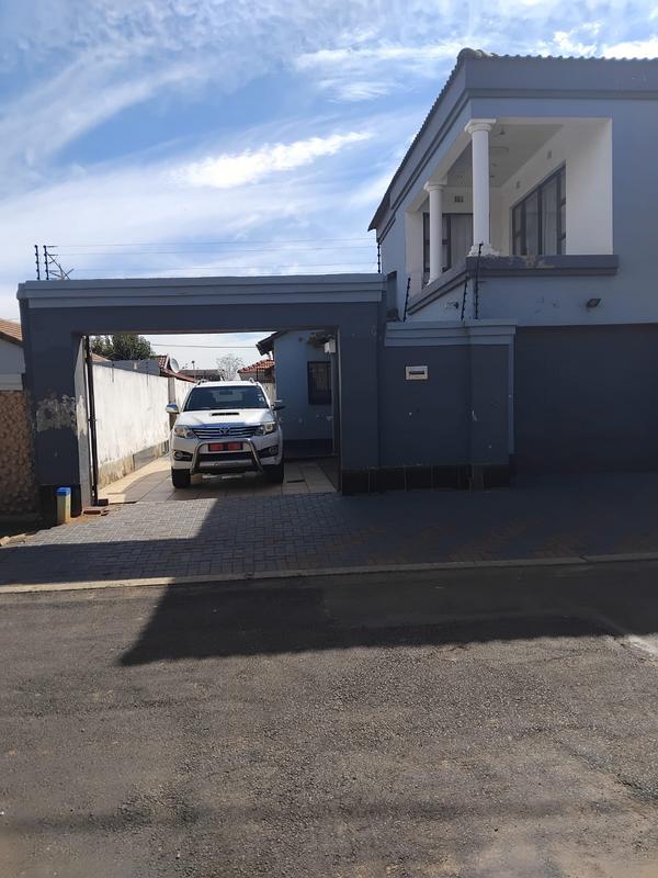 To Let 4 Bedroom Property for Rent in Vosloorus Gauteng