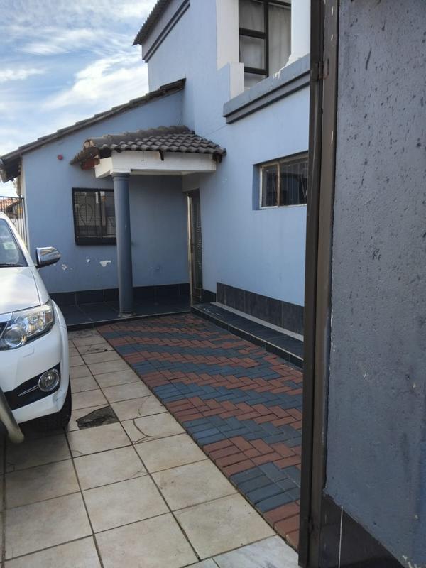 To Let 4 Bedroom Property for Rent in Vosloorus Gauteng