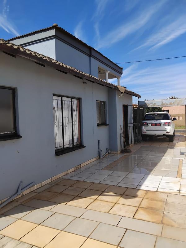 To Let 4 Bedroom Property for Rent in Vosloorus Gauteng