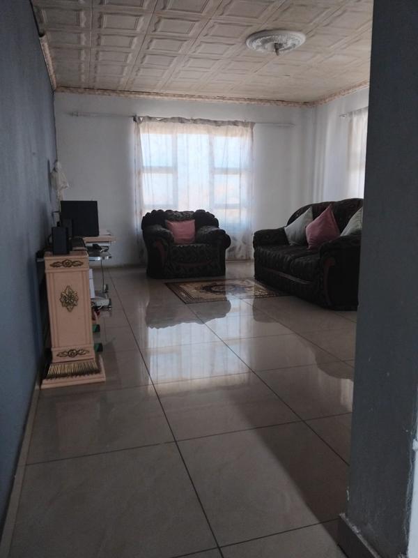 To Let 4 Bedroom Property for Rent in Vosloorus Gauteng
