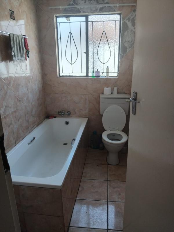 To Let 4 Bedroom Property for Rent in Vosloorus Gauteng