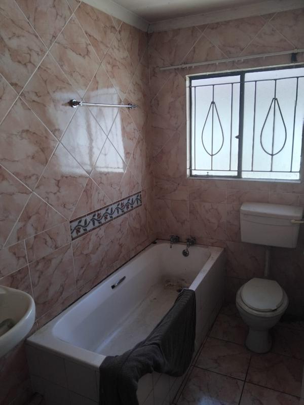 To Let 4 Bedroom Property for Rent in Vosloorus Gauteng