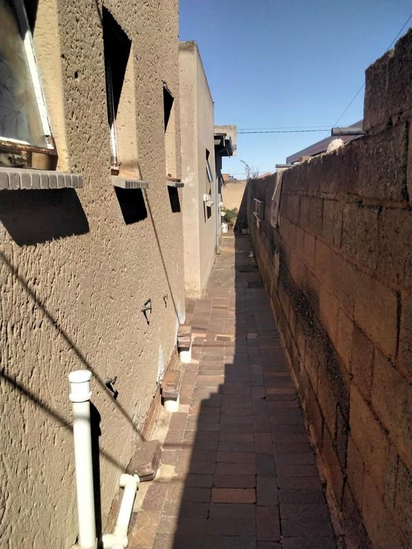 2 Bedroom Property for Sale in Thulani Gauteng