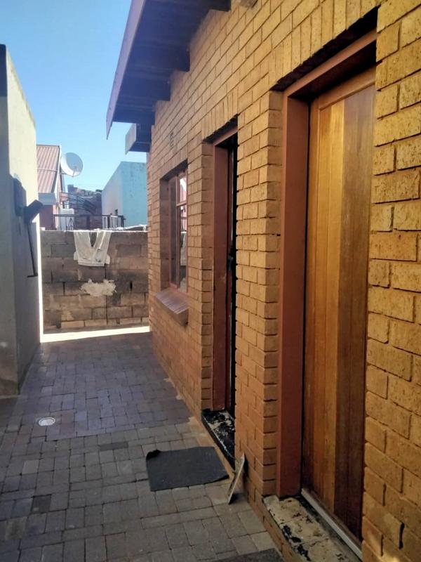2 Bedroom Property for Sale in Thulani Gauteng