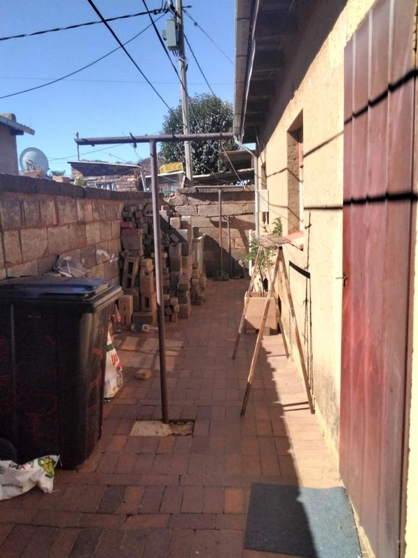 2 Bedroom Property for Sale in Thulani Gauteng