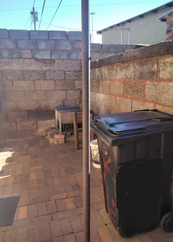 2 Bedroom Property for Sale in Thulani Gauteng