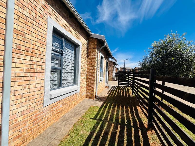 2 Bedroom Property for Sale in Groblerpark Gauteng