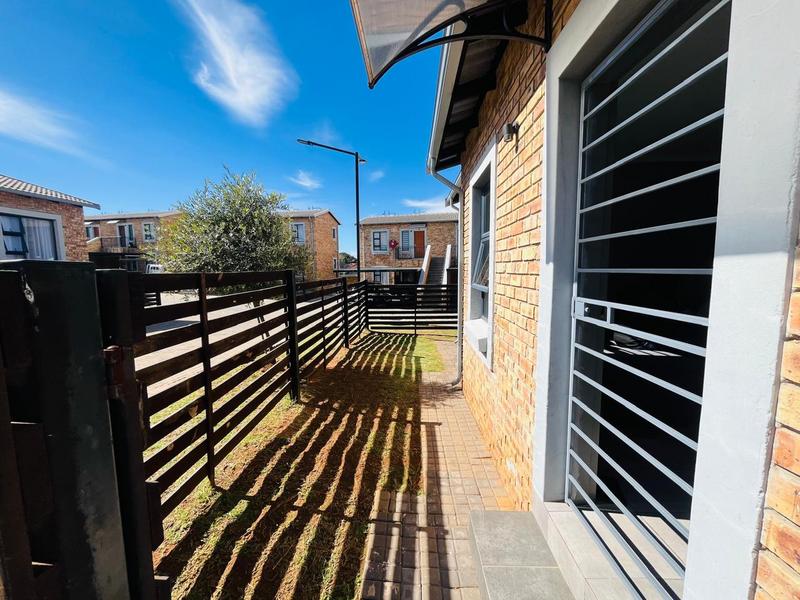 2 Bedroom Property for Sale in Groblerpark Gauteng