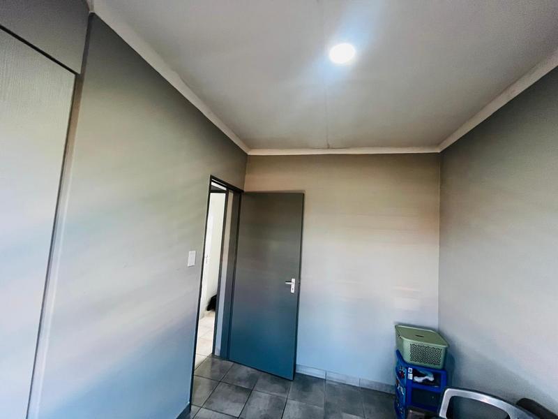 2 Bedroom Property for Sale in Groblerpark Gauteng